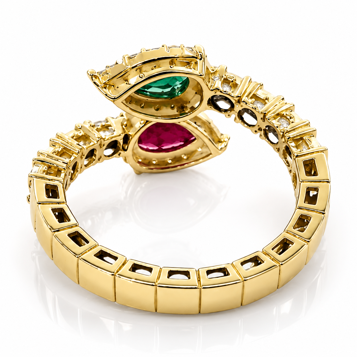 Anello contrarié diamanti ct 0.80 smeraldo ct 0.30 e rubino ct 0.50 a goccia in oro giallo 18kt (750)