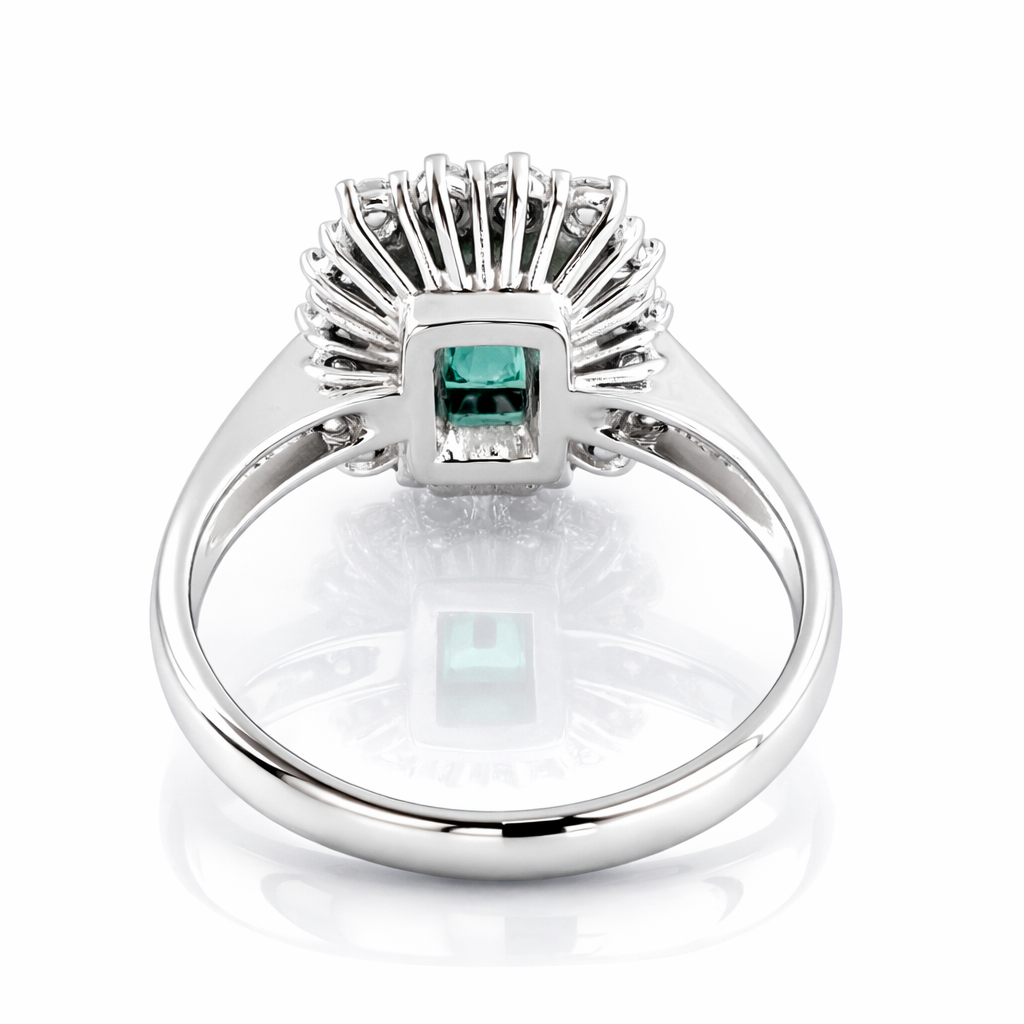 Anello con Smeraldo Ottagonale ct 1,34 e contorno di Diamanti ct 0,45  in oro bianco 18kt (750)