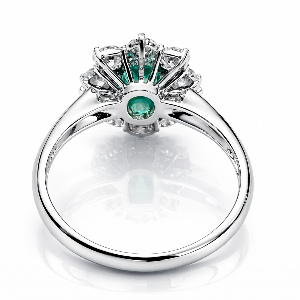 Anello con Smeraldo centrale ct 0,92 e contorno di Diamanti ct 1,10 in oro bianco 18kt (750)