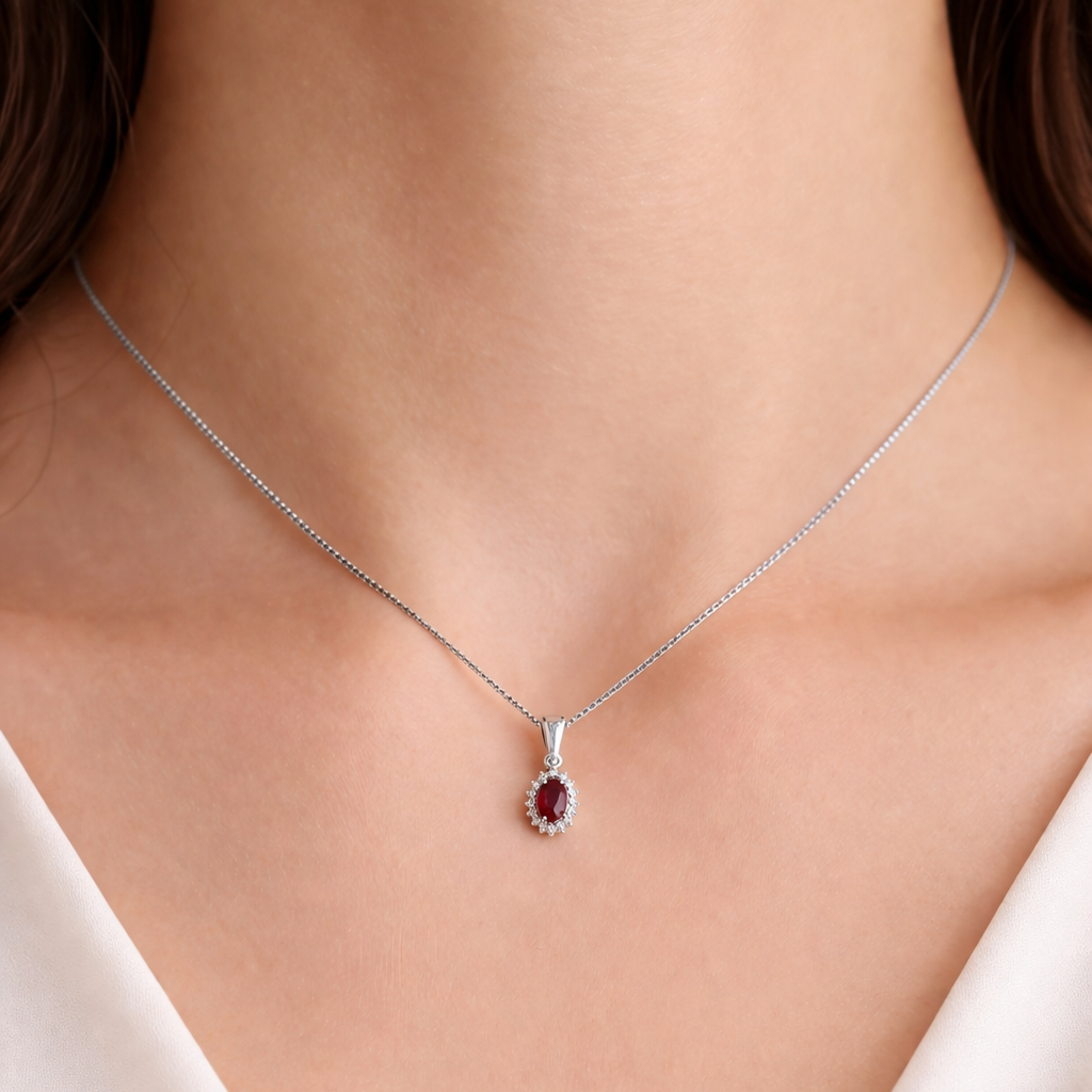 Collana con pendente Rubino ct 0,72 Diamanti ct 0,15 in oro bianco 18kt (750)