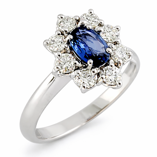 Anello modello "Lady Diana" Diamanti ct 0,48 e Zaffiro centrale ct 0,65 in oro bianco 18kt (750)