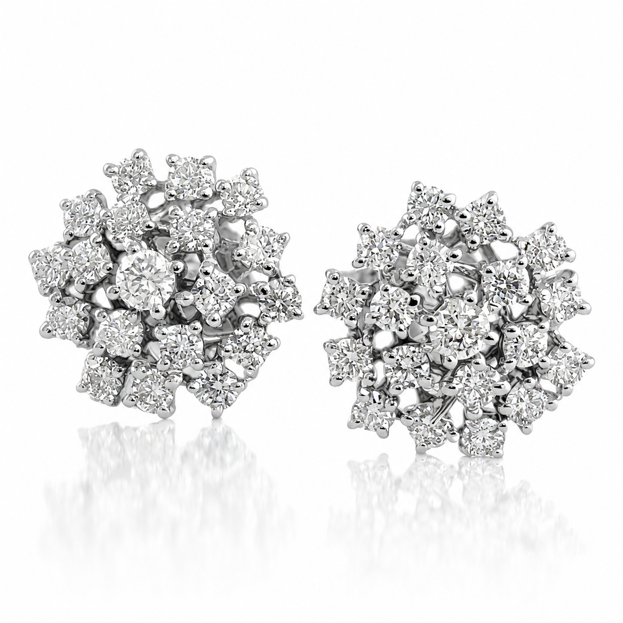 Orecchini bottone con Diamanti ct 0.61 in oro bianco 18kt (750)