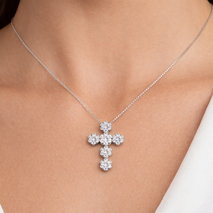 Collana con pendente croce modello magic tondo con diamanti ct 0,63 in oro bianco 18kt (750)