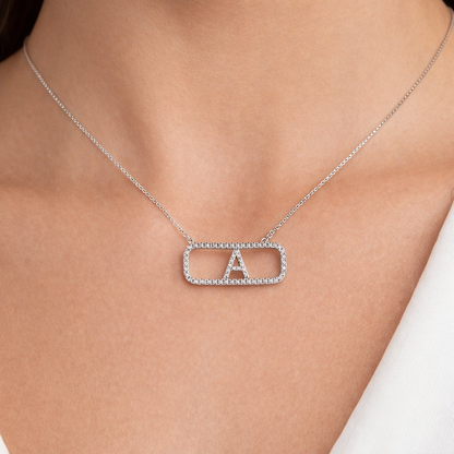 Collana con pave' di Diamante ct 0,50 con iniziale in Oro Bianco 18kt (750)