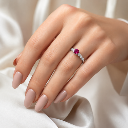Anello veretta magic con rubino ct 0.25 e diamanti ct 0.26 in oro bianco 18kt (750)