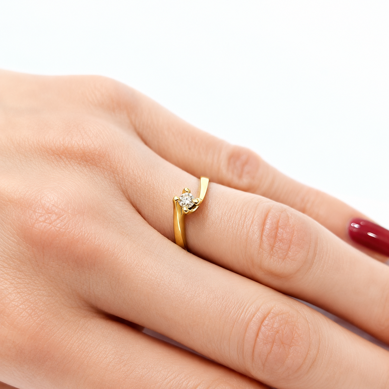 Anello Solitario Valentino con diamante ct 0,30 in oro giallo 18kt (750)