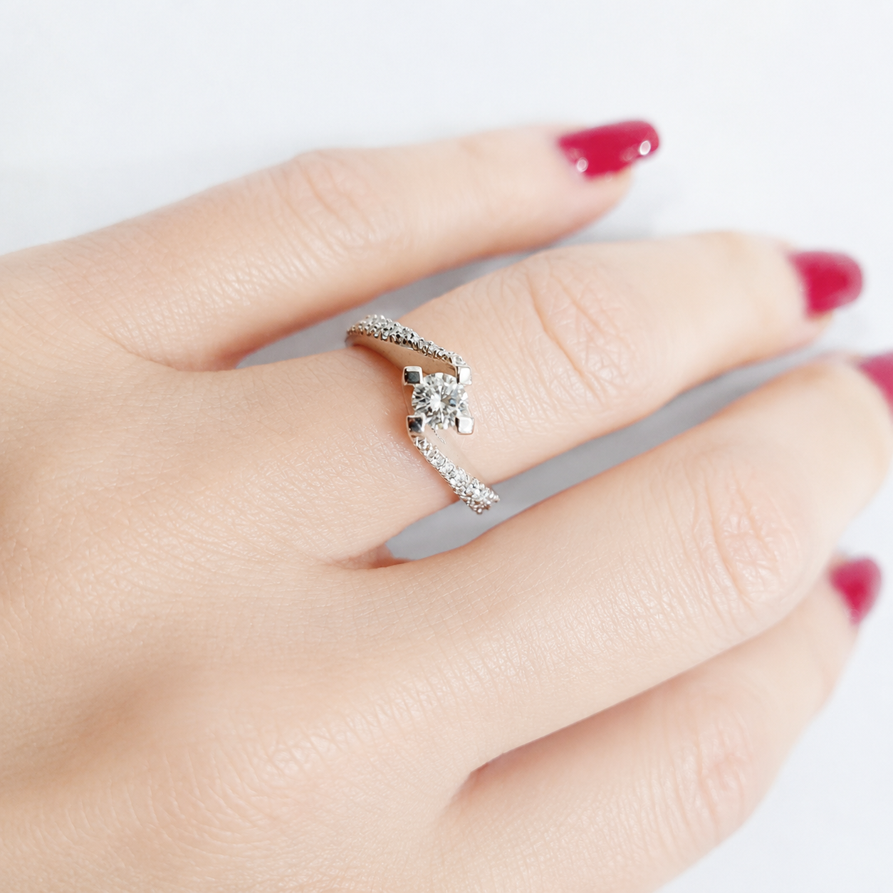 Anello solitario mod. Valentino Astralia con diamanti ct 0,43 in oro bianco 18Kt (750)