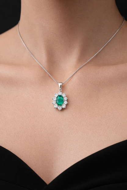 Collana con pendente diamanti 0,30 ct smeraldo 0,42 ct in oro bianco 18kt (750)