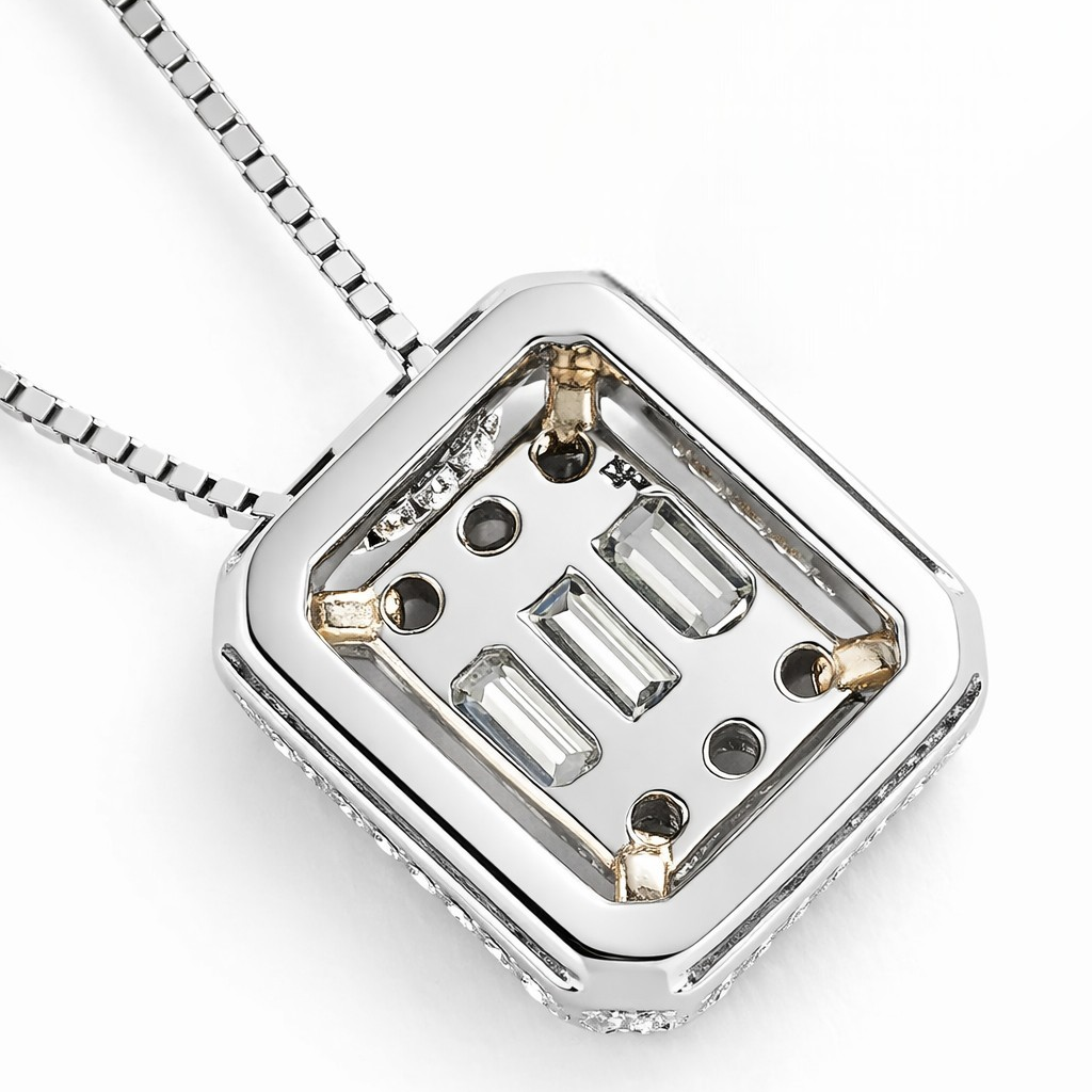 Collana con pendente rettangolare impreziosito da Diamanti bianchi 0,32 ct in oro bianco 18kt (750)