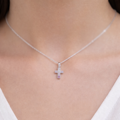 Collana con pendente a croce in pavé con zaffiri rosa ct 0,51 e diamanti bianchi naturali ct 0,24 in oro bianco 18 kt (750)