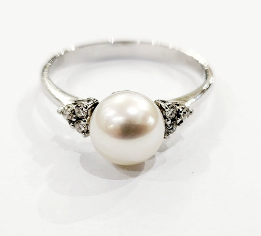Anello con Diamanti ct 0,12 e Perla in Oro Bianco 18 kt (750)