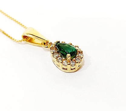 Collana e pendente con Smeraldo a goccia 0,40 ct e Diamanti 0,24 ct in Oro Giallo 18 kt (750)