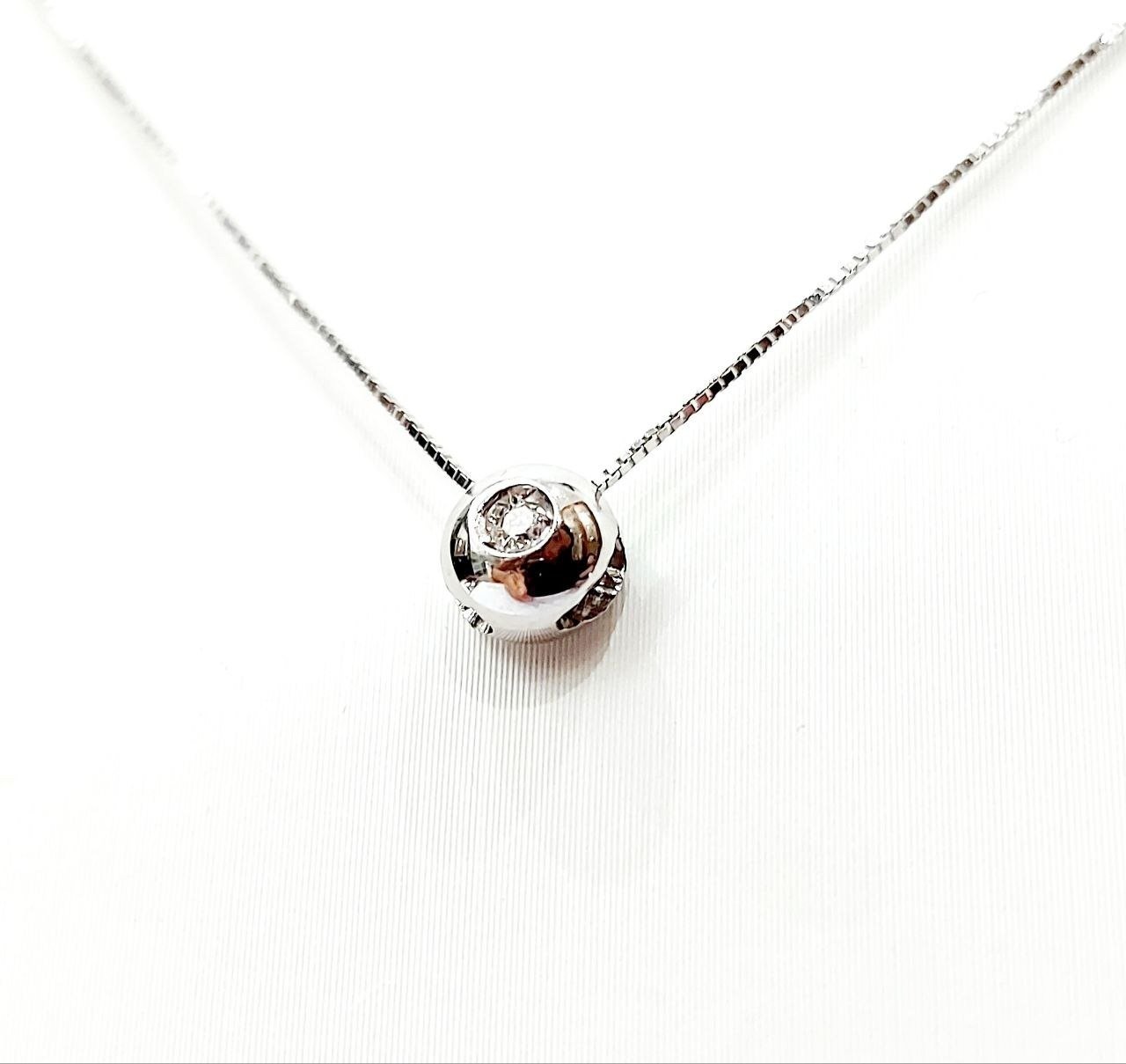 Collana e pendente punto luce a cipollina in Oro Bianco con Diamante 0,10 ct 18 kt (750)