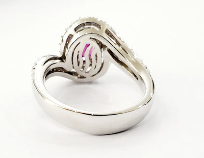 Anello Astralia fantasia con Rubino ovale 0,90 ct e Diamanti 0,85 ct in Oro Bianco 18 kt (750)