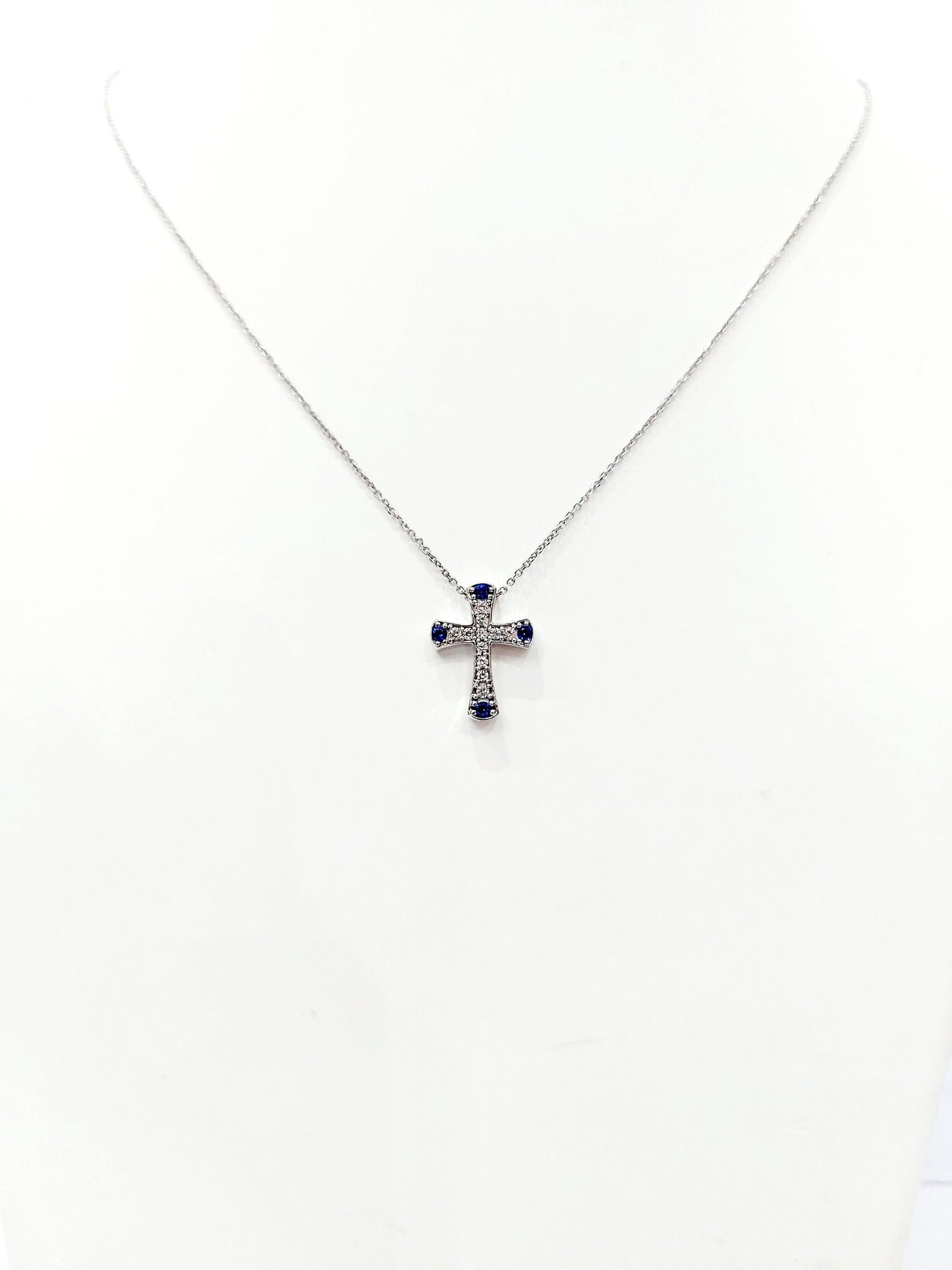 Collana e pendente croce con Diamanti ct 0,35 e Zaffiri blu ct 0,16 in Oro Bianco 18 kt (750)