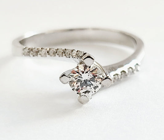 Anello valentino solitario Astralia con Diamanti ct 0,43 in oro bianco 18 Kt (750)