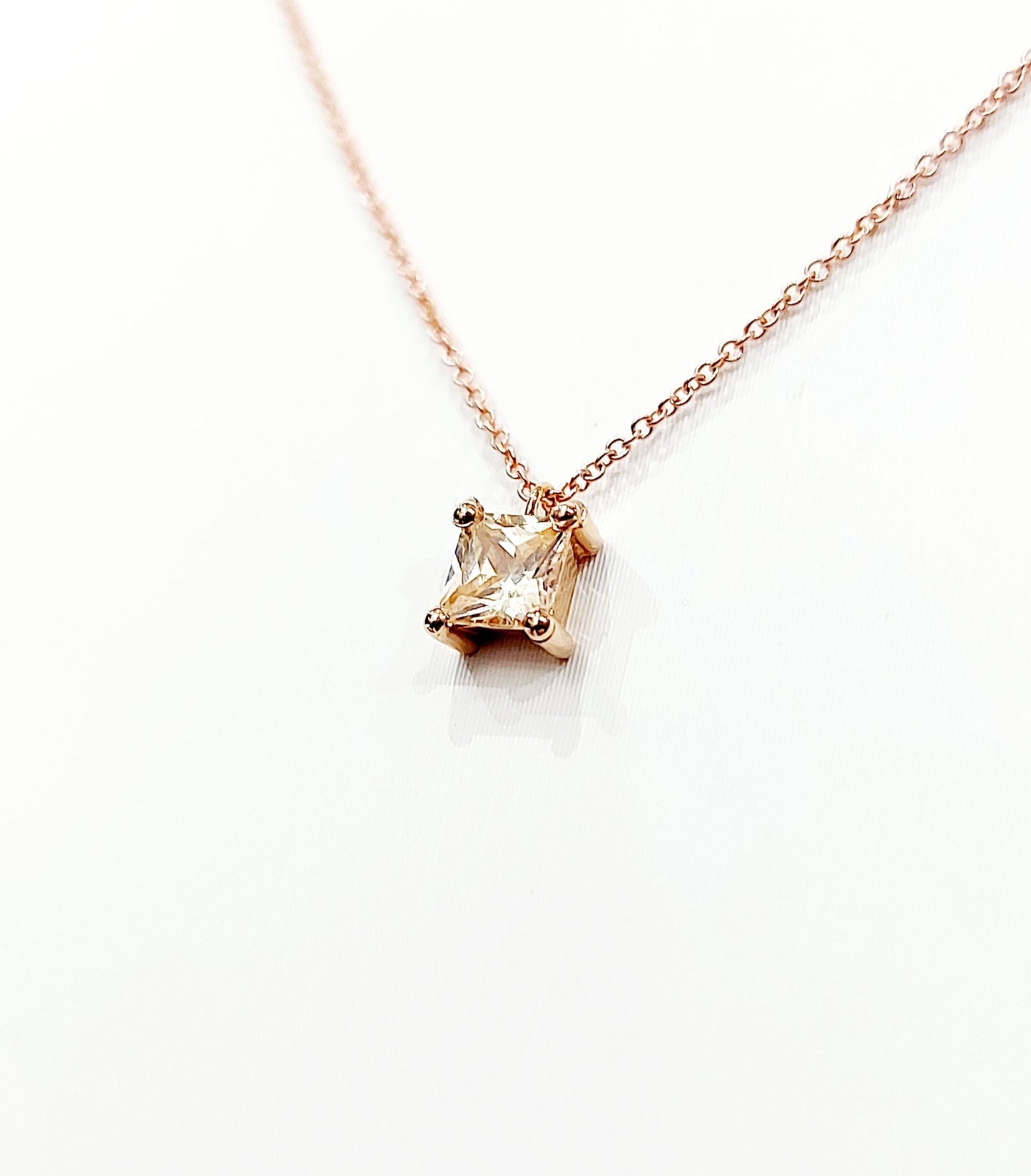 Collana e pendente Quarzo citrino Carrè 0,52 ct in Oro Rosa con Diamante 0,20 ct 18 kt (750)
