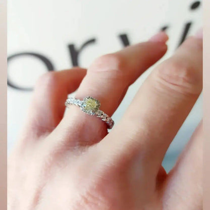 Anello Riviera solitario con Diamante Fancy 0,41 ct e Diamanti 0,73 ct in Oro Bianco con certificazione gemmologica AIG Milan 18 Kt (750)