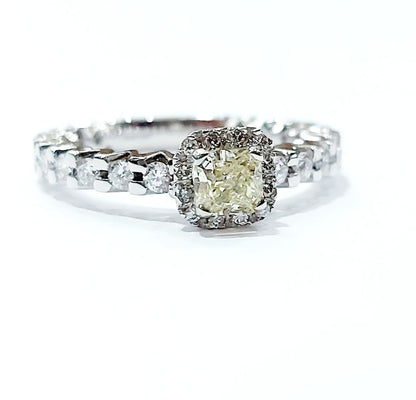 Anello Riviera solitario con Diamante Fancy 0,41 ct e Diamanti 0,73 ct in Oro Bianco con certificazione gemmologica AIG Milan 18 Kt (750)