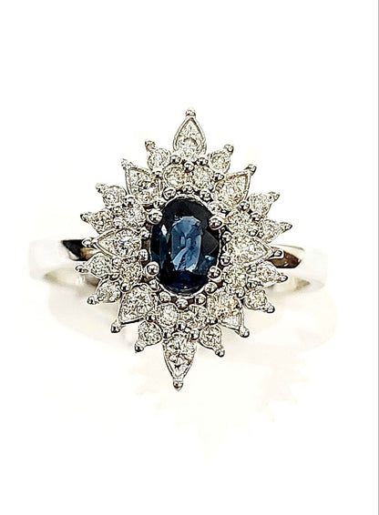 Anello stella Astralia Zaffiro 0,72 ct e contorno di Diamanti 0,56 ct in Oro Bianco 18kt (750)