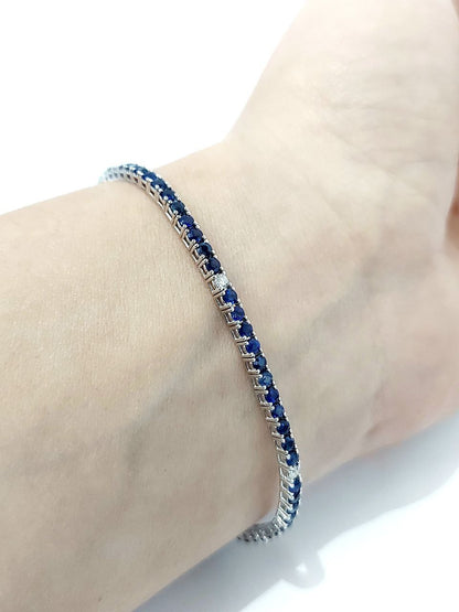 Bracciale Tennis Astralia in Oro Bianco con Zaffiri blu 4,00 ct e Diamanti 0,24 ct 18 kt (750)