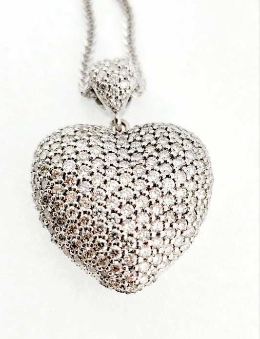Collana con  ciondolo cuore bombato in pave'  Oro Bianco  18kt-750 con Diamanti  bianchi naturali taglio brillanti 2,13 ct