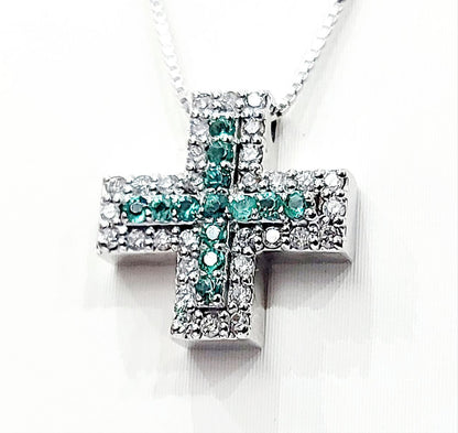 Collana con pendente Croce quadrata con Diamanti ct 0,28 e Smeraldi ct 0,18 in Oro Bianco 18 kt (750)