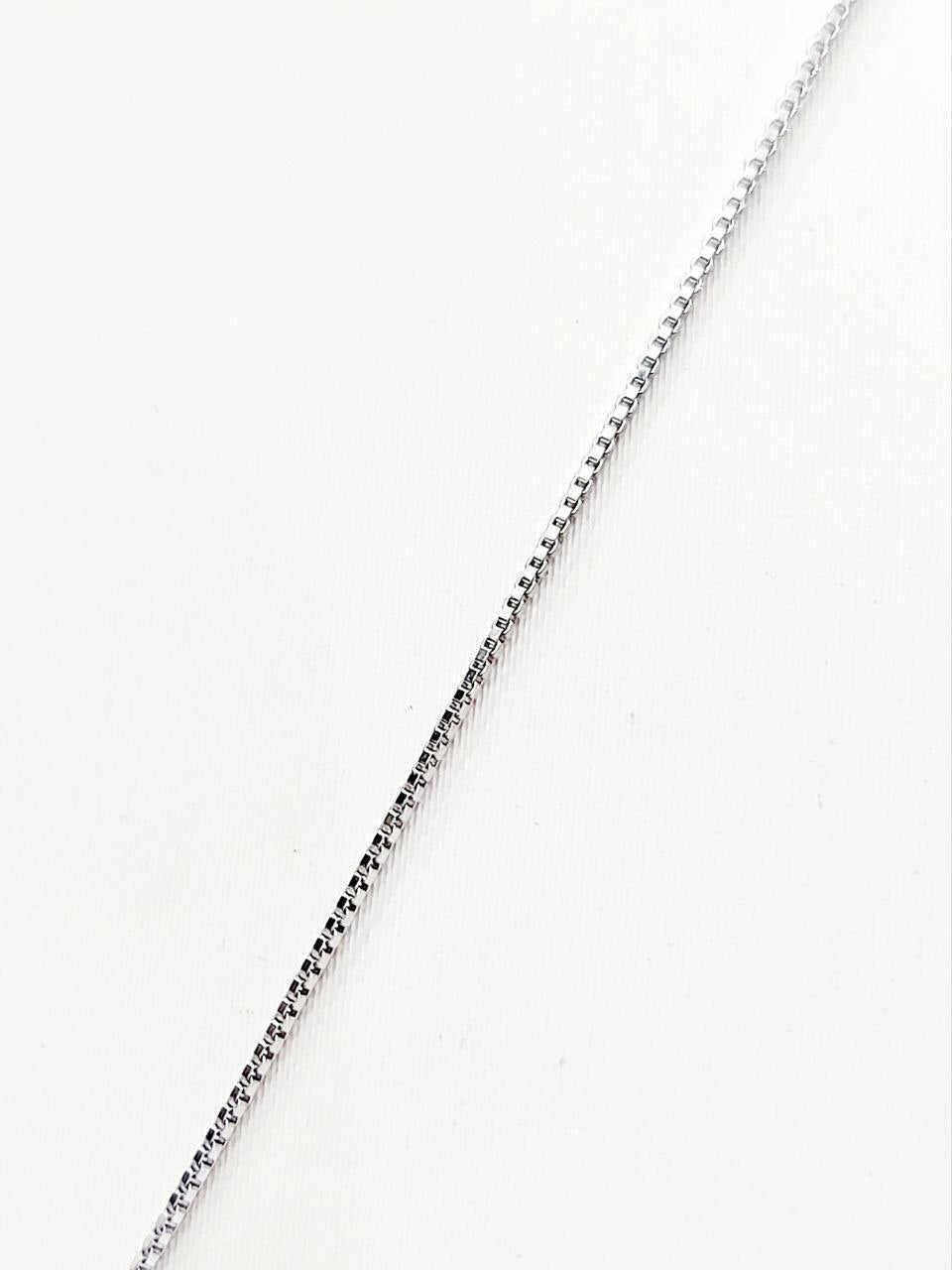 Collana con pendente Croce quadrata con Diamanti ct 0,28 e Smeraldi ct 0,18 in Oro Bianco 18 kt (750)