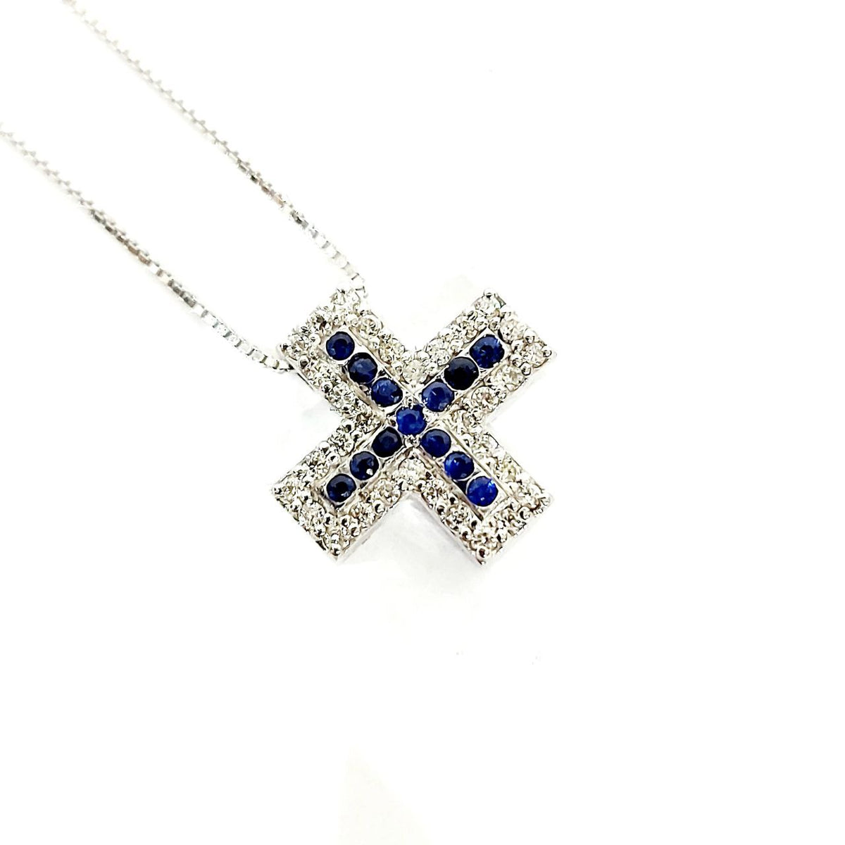 Collana Timeless in argento croce e diamante - ALFIERI & ST. JOHN - Luxury Zone Collana Timeless in argento croce e diamante - ALFIERI & ST. JOHN - Luxury Zone
