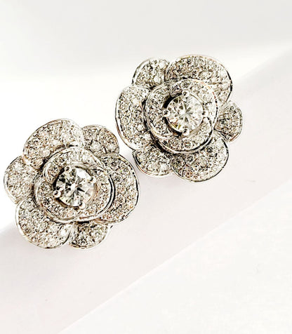 Orecchini fiore camelia in Oro Bianco con Diamanti 1,95  ct 18 kt (750)