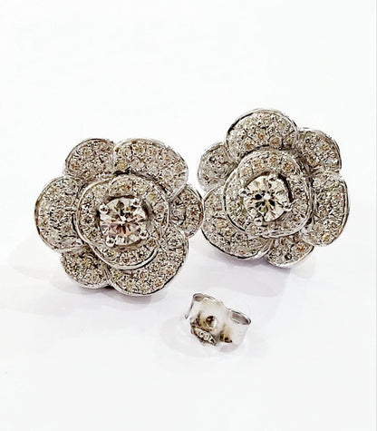 Orecchini fiore camelia in Oro Bianco con Diamanti 1,95  ct 18 kt (750)