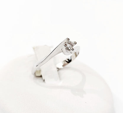 Anello Solitario Valentino in Oro bianco con Diamante 0,06 ct 18 kt (750)