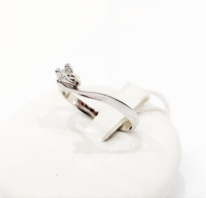 Anello Solitario Valentino in Oro bianco con Diamante 0,06 ct 18 kt (750)