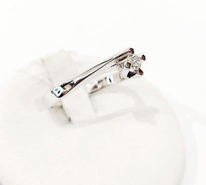 Anello Solitario Valentino in Oro bianco con Diamante 0,40 ct 18 kt (750)