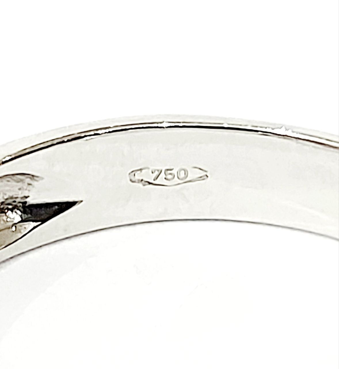 Anello Solitario modello 4 griffe con Diamante 0,30 ct in Oro Bianco 18 kt (750)
