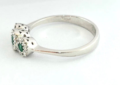 Anello trilogy magic in Oro Bianco con Diamanti 0,24 ct e Smeraldi 0,45 ct 18kt (750)