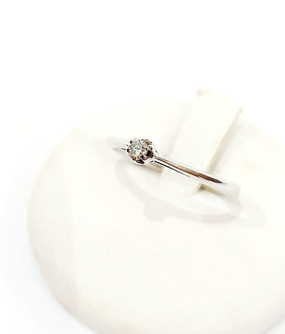 Anello solitario modello 6 griffe in Oro Bianco con Diamante 0,10 ct 18 Kt (750)