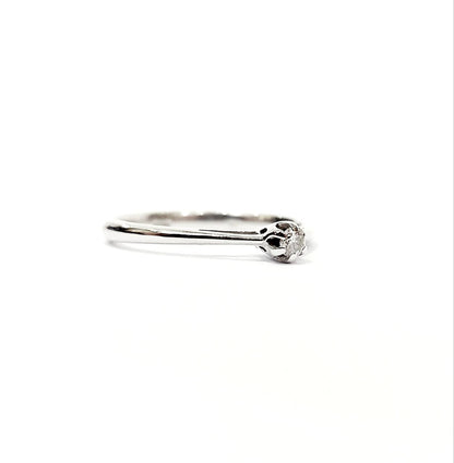 Anello solitario modello 6 griffe in Oro Bianco con Diamante 0,10 ct 18 Kt (750)
