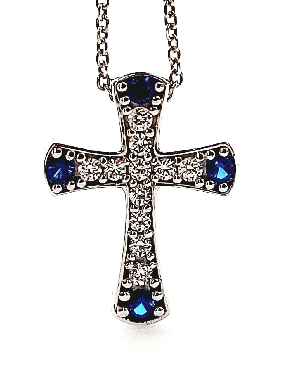 Collana e pendente croce con Diamanti ct 0,35 e Zaffiri blu ct 0,16 in Oro Bianco 18 kt (750)
