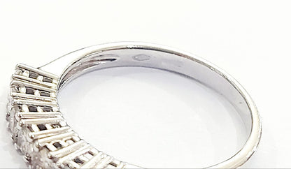 Anello veretta a 7 Diamanti taglio brillante  0,56 ct in Oro Bianco 18 kt -750