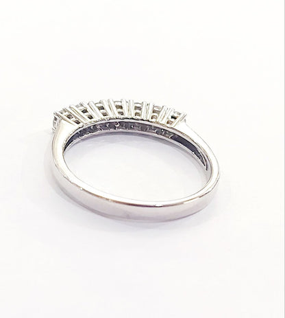 Anello veretta a 7 Diamanti taglio brillante  0,56 ct in Oro Bianco 18 kt -750