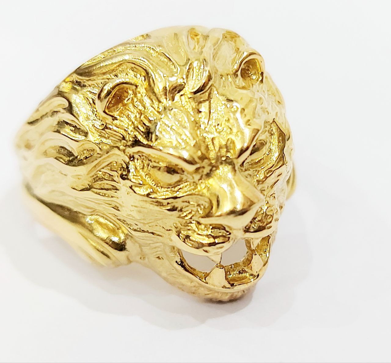 Anello da Uomo con finitura lucida e satinata - testa di Leone in Oro Giallo 18kt (750) - 14,30 gr - Oreficeria