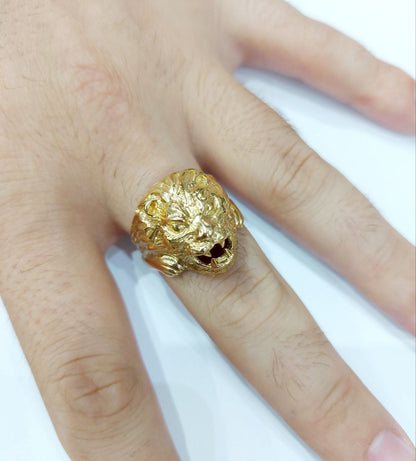 Anello da Uomo con finitura lucida e satinata - testa di Leone in Oro Giallo 18kt (750) - 14,30 gr - Oreficeria