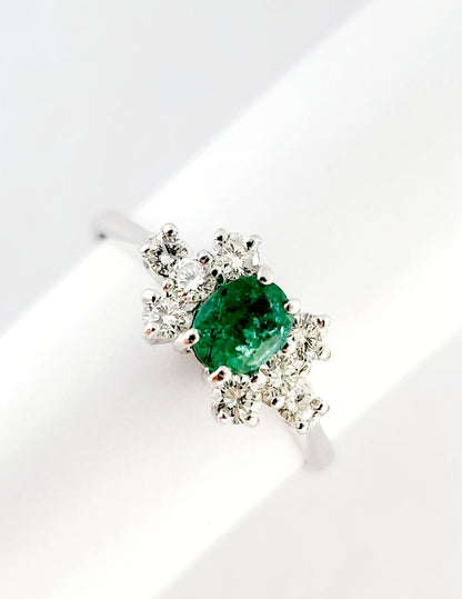 Anello Donna con Smeraldo Ovale centrale e Diamanti laterali Oro 18kt-750