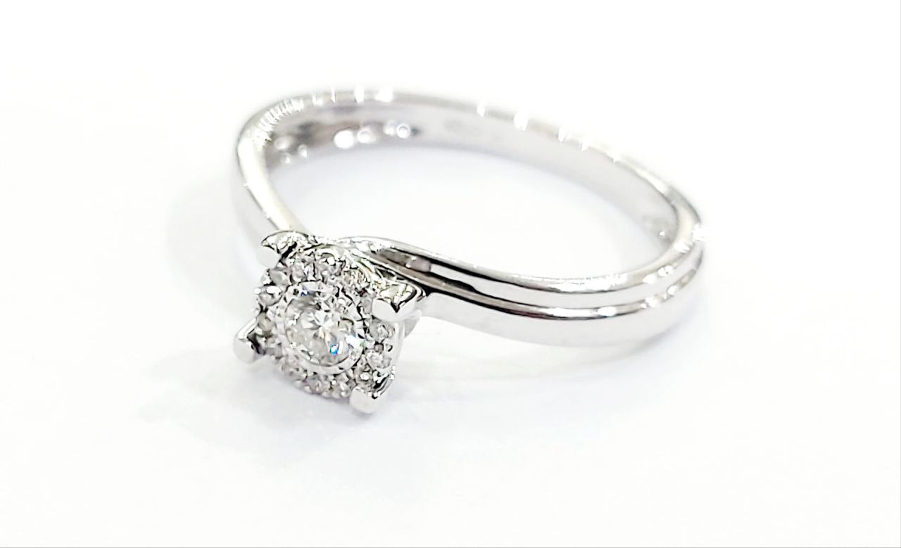 Anello solitario modello magic  con Diamanti ct 0,18 Oro Bianco 18kt-750