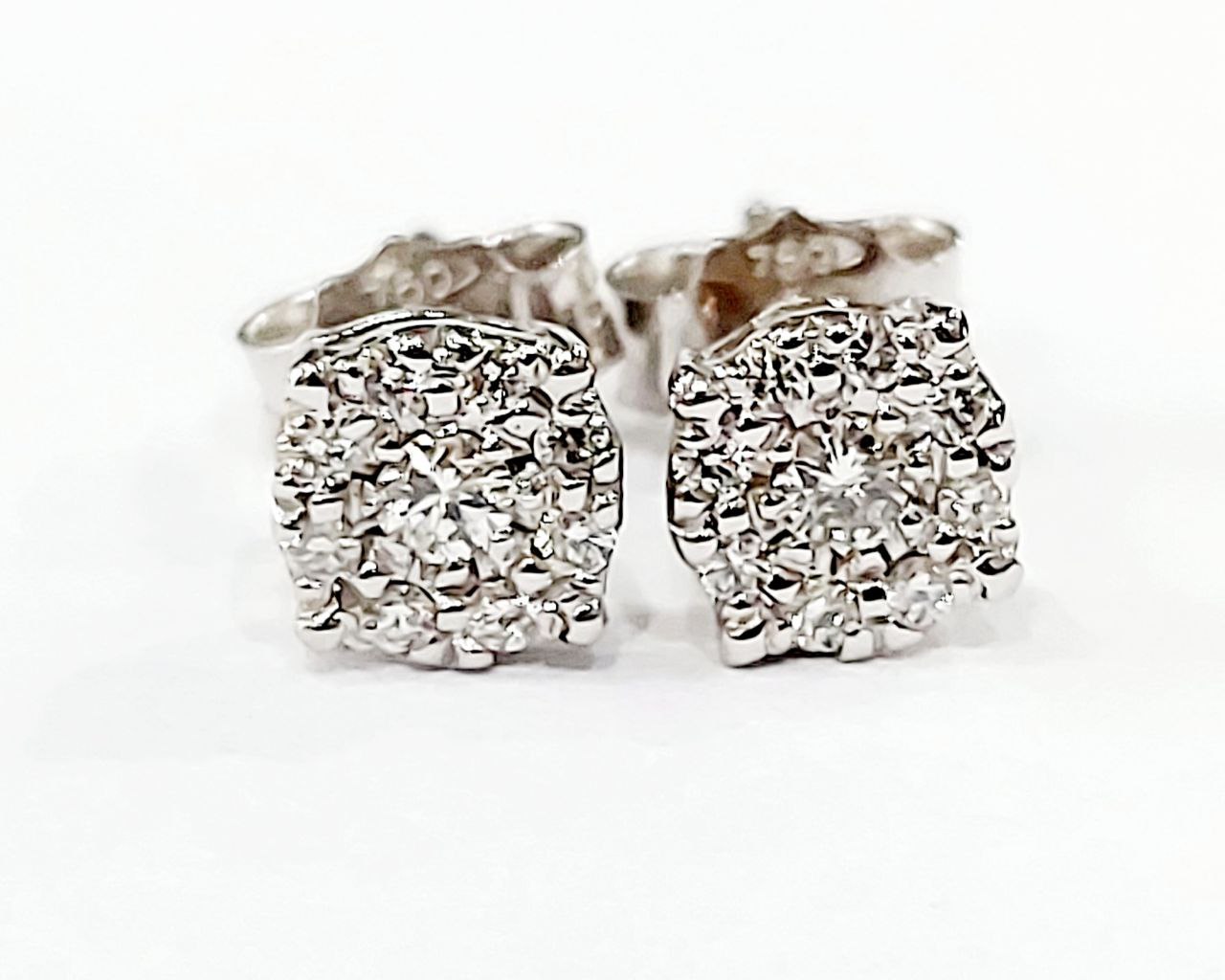 Orecchini magic in Pave' di Diamanti Naturali Taglio Brillante ct 0,25 Oro Bianco 18kt (750)