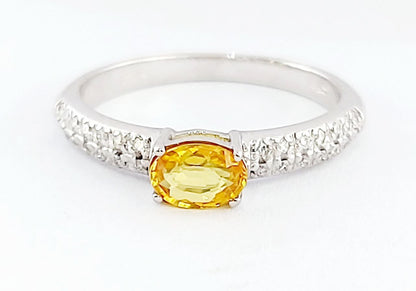 Anello Astralia in Oro Bianco con Zaffiro Giallo ovale ct 0,70 e Diamanti ct 0,30 18 kt (750)