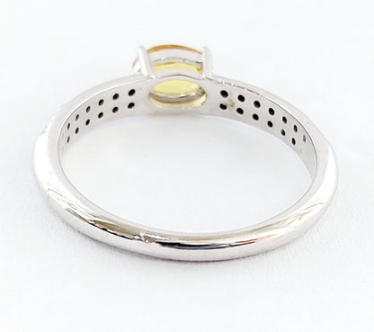 Anello Astralia in Oro Bianco con Zaffiro Giallo ovale ct 0,70 e Diamanti ct 0,30 18 kt (750)