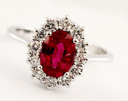 Anello centrale e contorno Rubino ct 1,08 Diamanti ct 0,39 Oro Bianco 18kt -750 HRD Antwerp