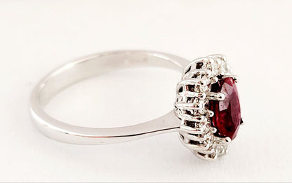 Anello centrale e contorno Rubino ct 1,08 Diamanti ct 0,39 Oro Bianco 18kt -750 HRD Antwerp